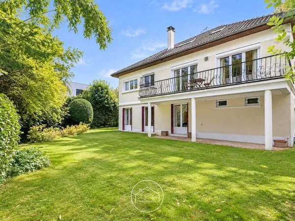 Maison 8 pièces 232 m²