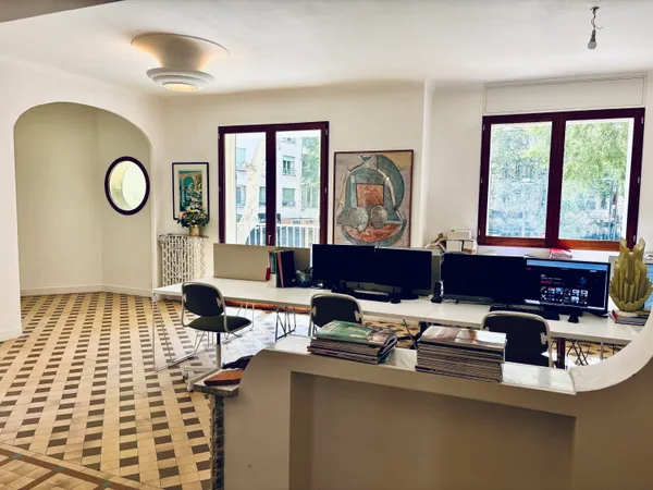 Loue open space 90m²
