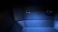 Peugeot 3008 HYBRID4 300ch GT Pack e-EAT8 — photo 30