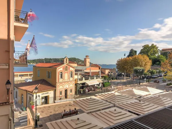 RARE et atypique - Villefranche - 3 pièces avec balcons et jolie vue