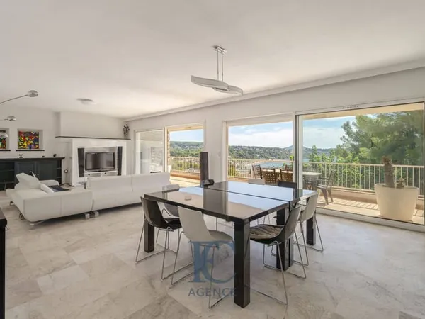 Appartement 4 pièces 184 m²