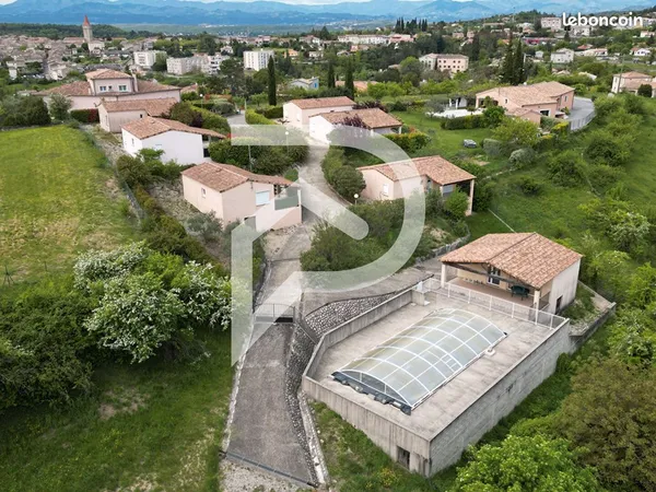 Maison 18 pièces 345 m²