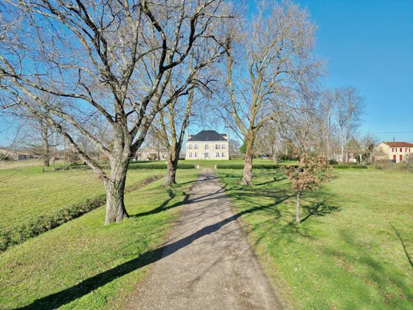 Château 13 pièces 650 m²