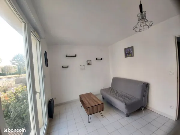 Location studio meublé avec extérieur