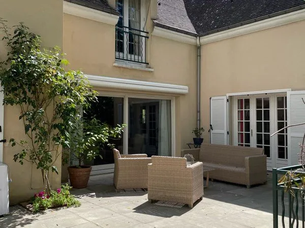 Maison familiale 232 m² - 5 chambres - Piscine - Terrain 4 420 m² - Tréon