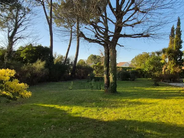 Terrain constructible 684 m²