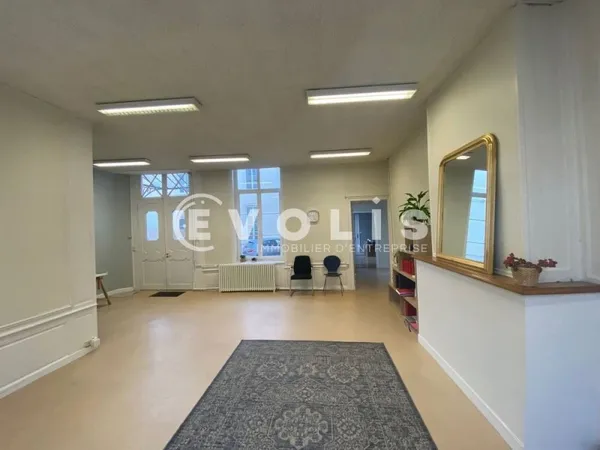 Bureaux - A LOUER - 83 m² non divisibles