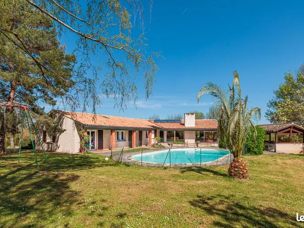Propriété 8 pièces 271 m²