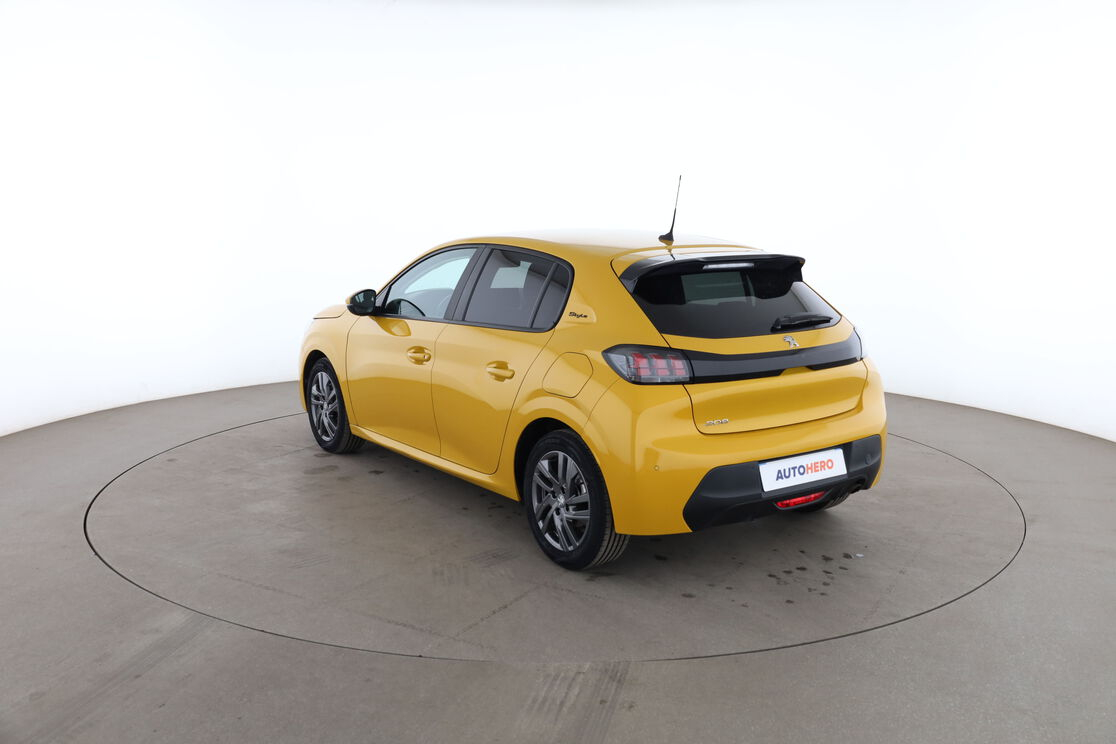 Peugeot 208 1.2 PureTech Style EAT8 — photo 3