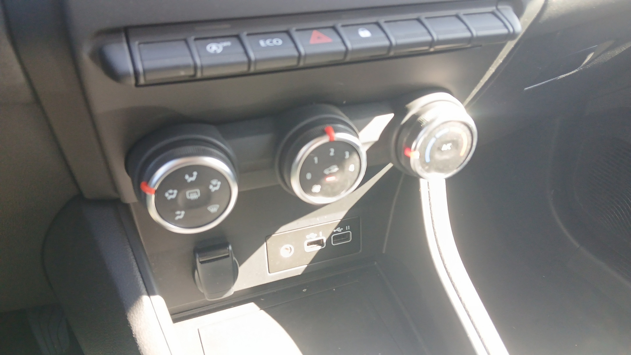 Renault Captur TCe 100 GPL — photo 20
