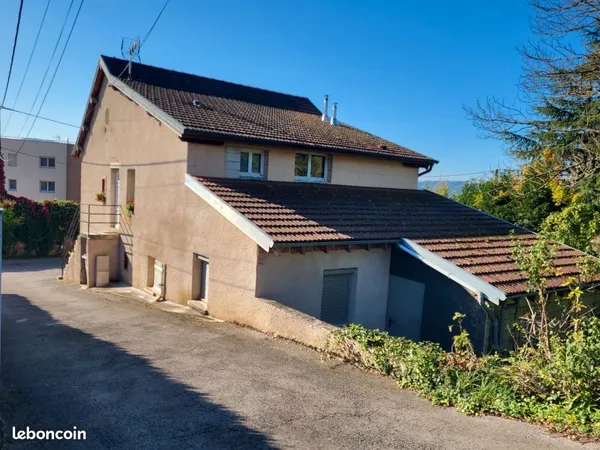 Vente d'une maison de 2 appartements