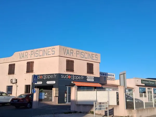 LOCAL COMMERCIAL/PROFESSIONNEL SOLLIES-PONT 1ère ETAGE TRES BELLE VISIBILITE