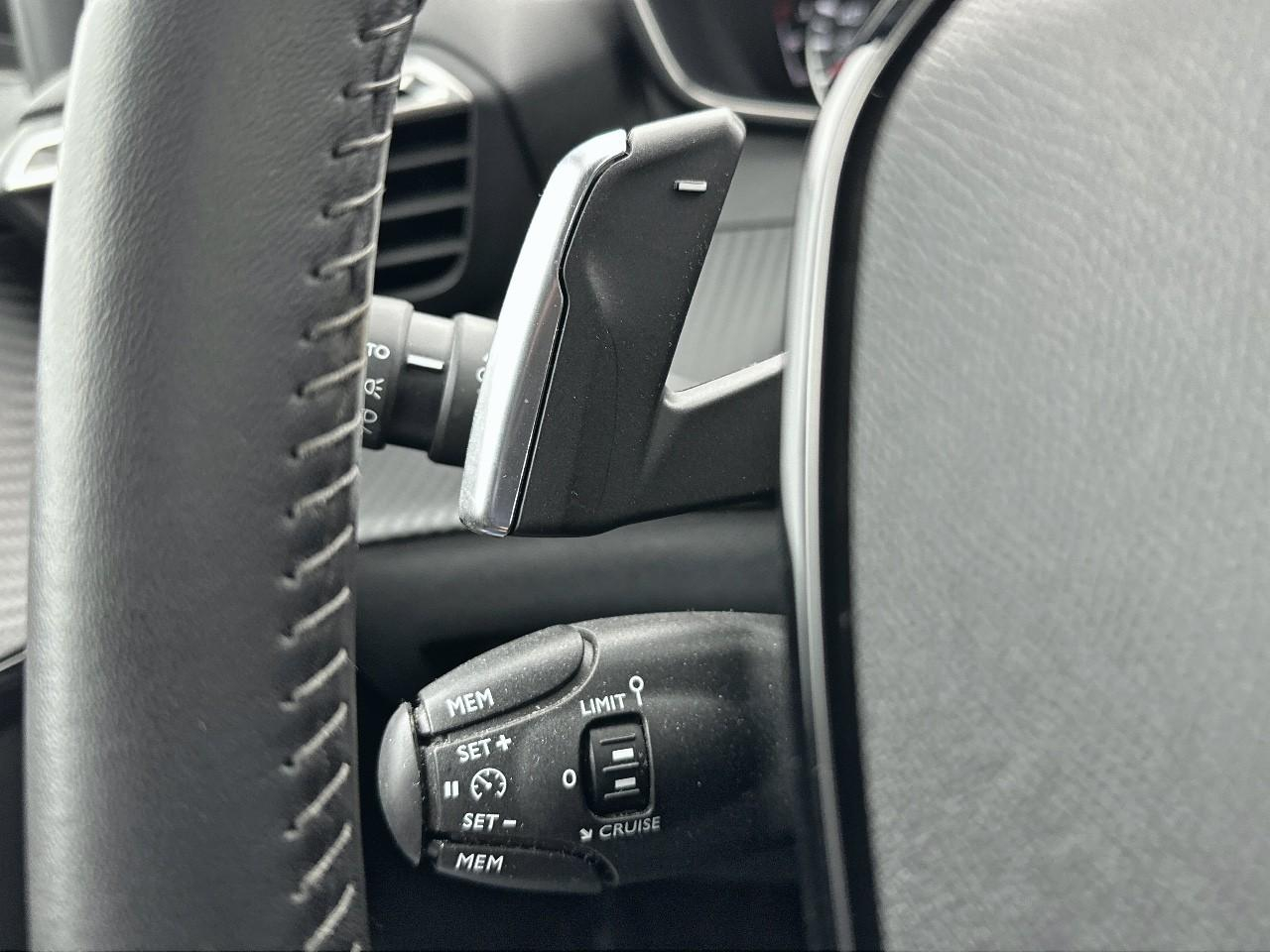 Peugeot 208 puretech 100 s&s eat8 style — photo 18