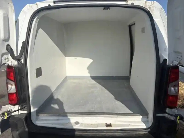 Peugeot Partner fourgon standard 650 kg bluehdi 130 s&amp;s eat8 — photo 4