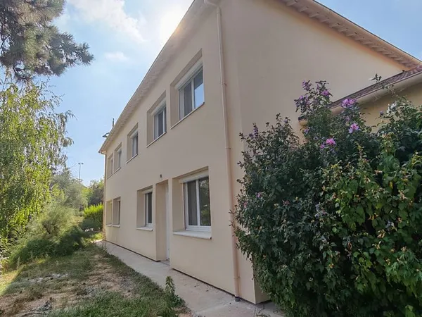 Ensemble de 4 appartements + jardin privatif + parkings