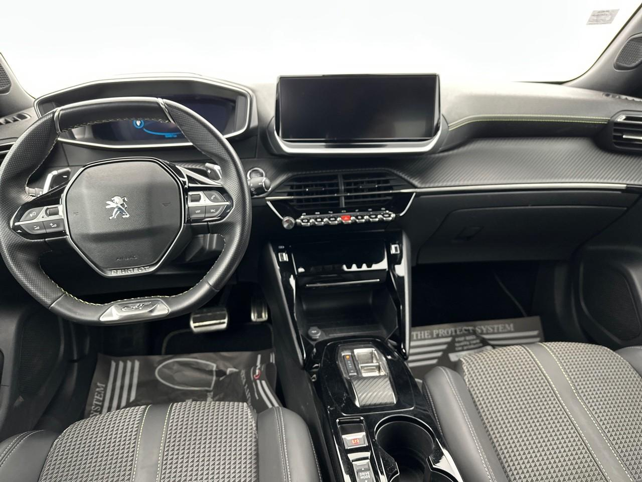Peugeot 2008 puretech 130 s&s eat8 gt — photo 11