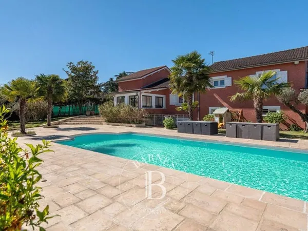 Maison 6 pièces 275 m²