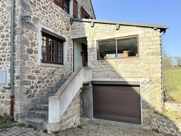 Agréable maison ancienne en coeur de village avec jolie vue
