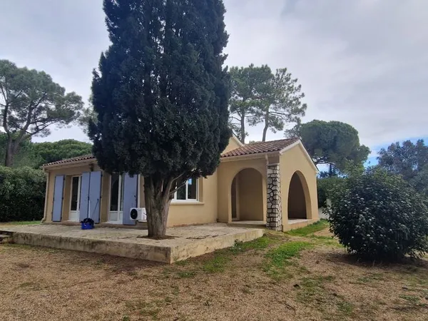 Location villa indépendante de type P4 avec jardin et garage