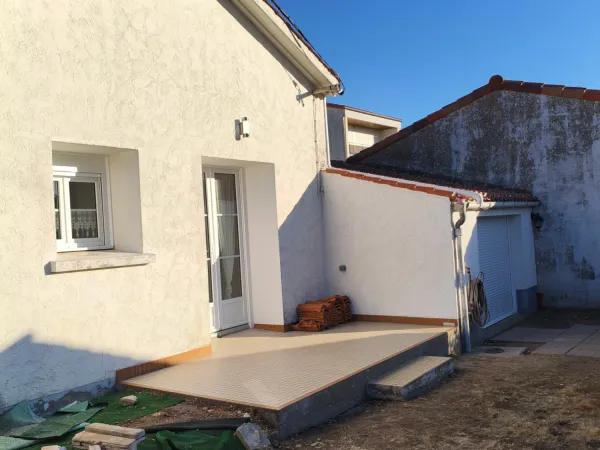 JARD SUR MER (85520) - AU COEUR DU VILLAGE- MAISON DE PLAIN PIED 2 CHAMBRES MEUBLEE AVEC COUR PRIVAT