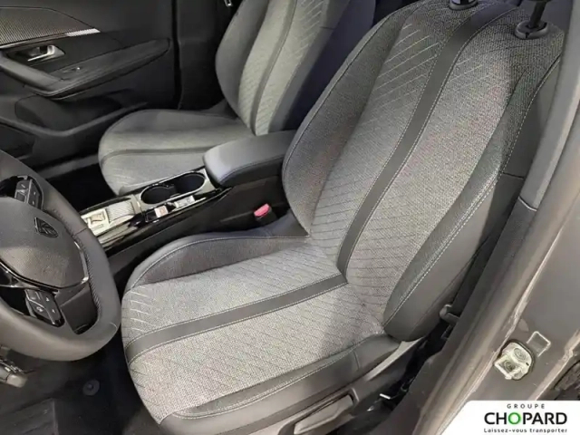 Peugeot 2008 hybrid 145 e-dcs6 — photo 14