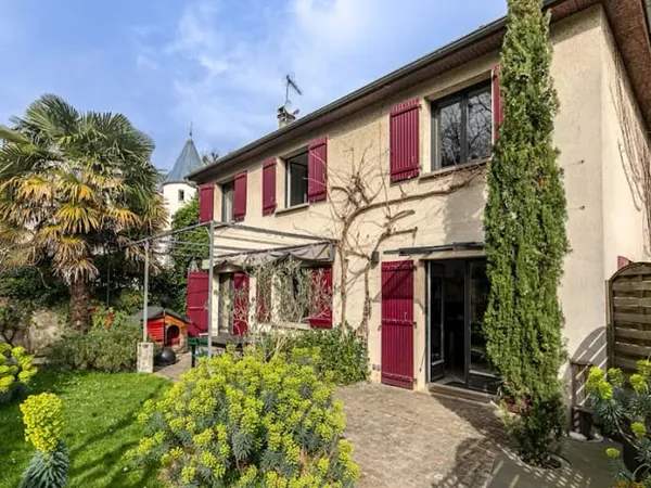 Maison 9 pièces 210 m²
