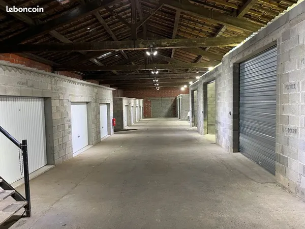 BOX GARAGE 17m2 100% Sécurisé dans Entrepôt