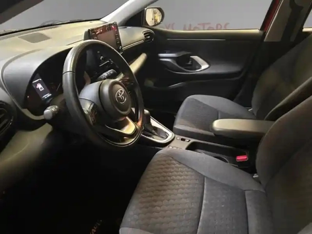 Toyota Yaris hybride 116h dynamic — photo 12