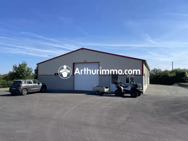 Hangar 329 M2 sur terrain de 2500 M2