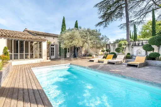 Mas provençal 6 pièces 174 m²