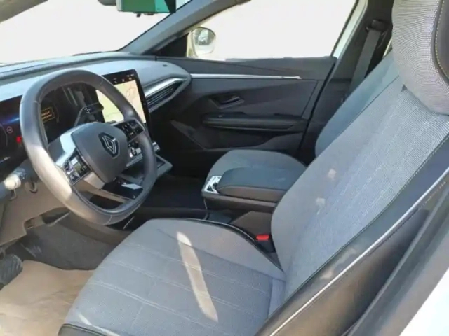 Renault Megane e-tech electric ev60 220ch techno optimum charge — photo 14