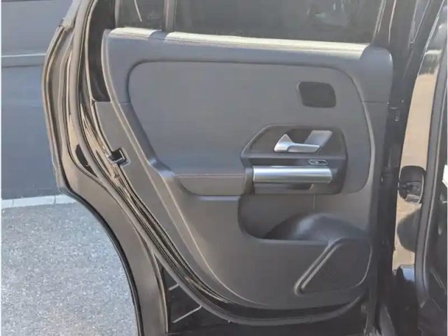 Mercedes Gla 250 e hybrid eq — photo 18