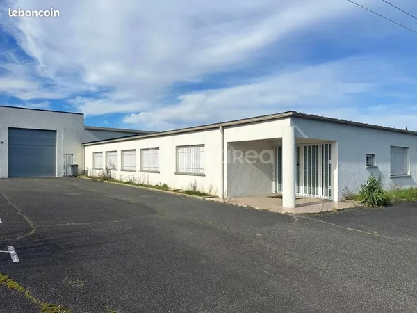 Local industriel 300 m²