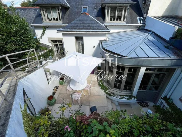Demeure 9 pièces 237 m²