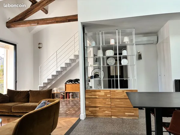 Maison de caractère en plein coeur du quartier Lepic