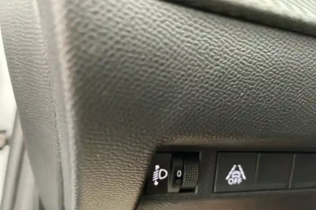 Peugeot 208 puretech 75 s&amp;s bvm5 — photo 20