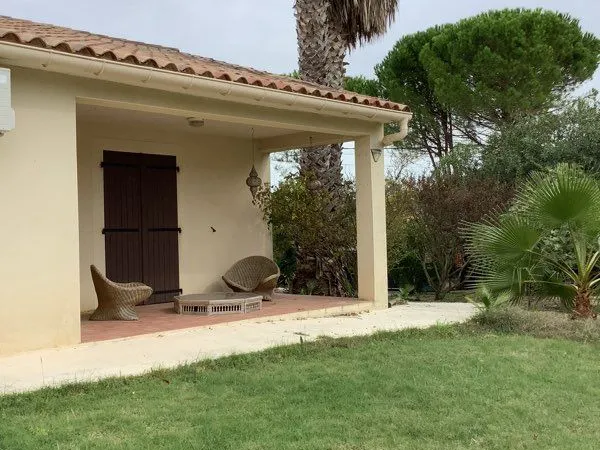 À LOUER À PLAISSAN - 70 m² MEUBLÉS AVEC TERRASSE PRIVATIVE ET PARKING