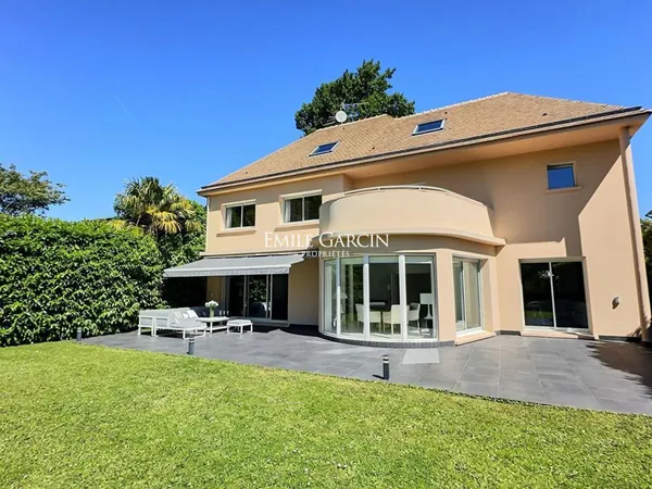 Vends maison - 265 m² - 10 pièces, 6 chambres - La Celle Saint Cloud 78170