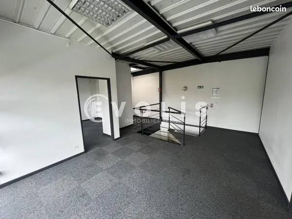 Local d'activité 165 m²
