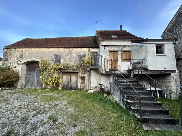 Maison de village avec grange