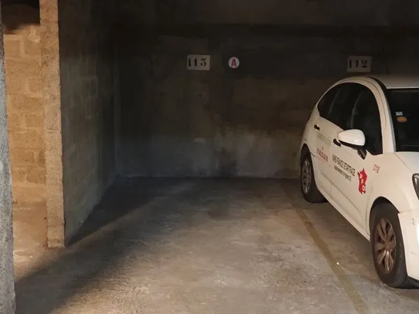 Place de parking à louer - Paris 11e - Rue Saint-Maur - 95 /mois