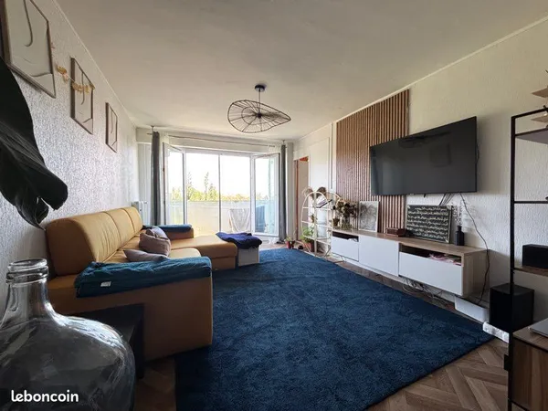 Appartement de 77 m², trois chambres salle de bain et toilettes, refaite cuisine refait équipé aména