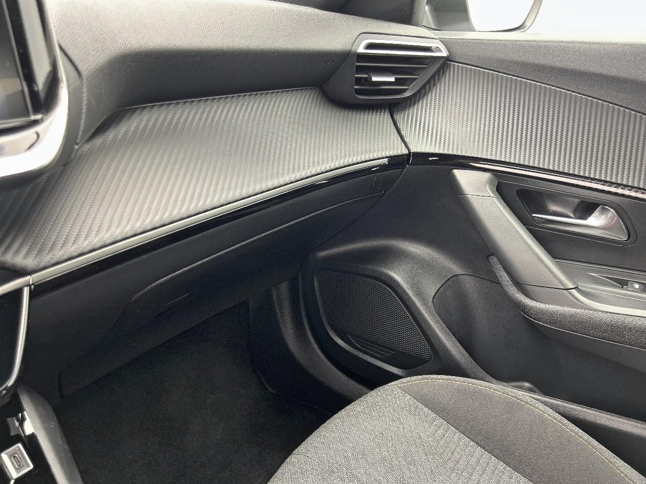 Peugeot 2008 hybrid 136 e-dcs6 style — photo 29
