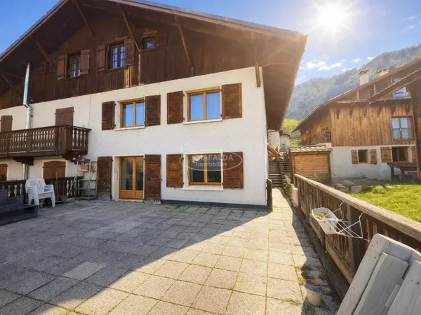 Maison à rénover avec 2 appartements Brizon