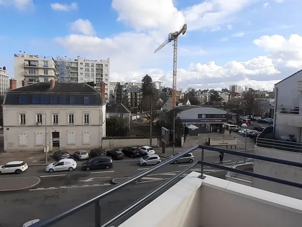 Loue F2 54m² AIR CLIMATISÉ à Croix St-Marceau avec Parking et balcon 3ème et dernier étage triple ex