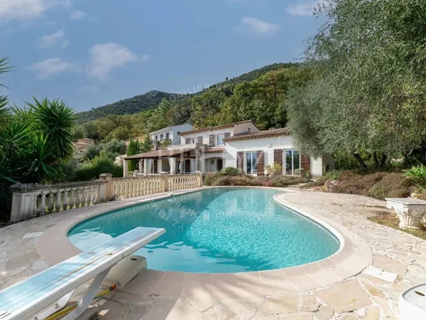 EXCLUSIVITÉ - Gattières | Villa 4 chambres avec piscine et deux garages