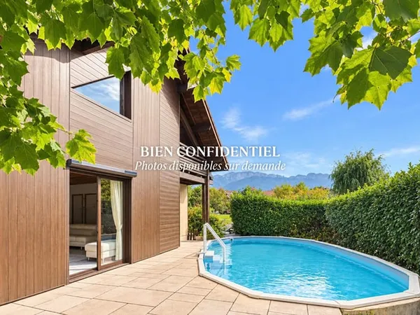 Maison ossature bois avec piscine et vue montagnes