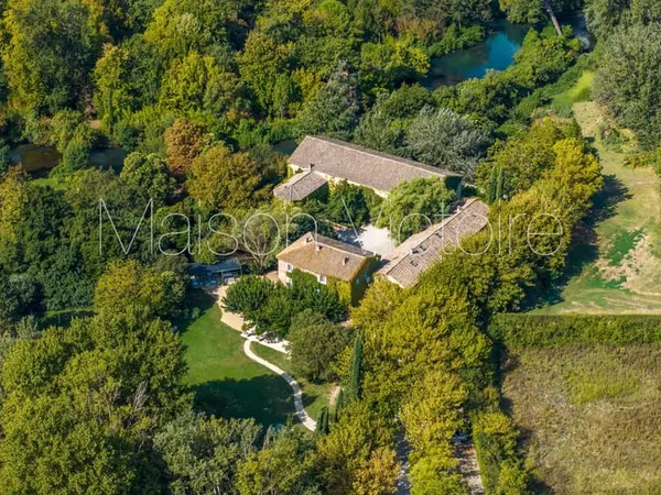 Un domaine d'exception au fil de la Sorgue.