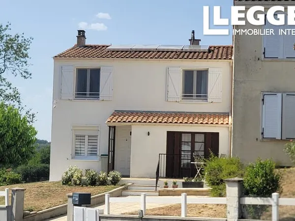 Maison meublée récemment rénovée, économique en énergie, avec jardin, pompe à chaleur, solaire.