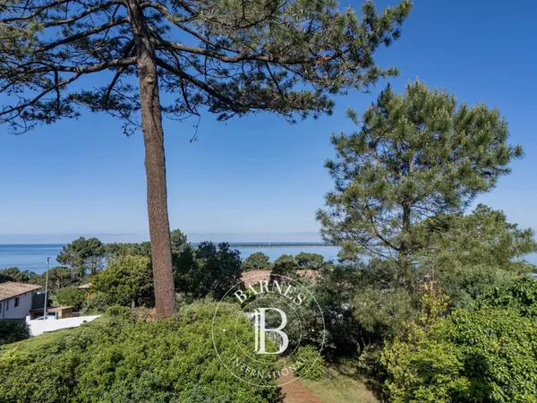 TERRAIN AVEC UNE MAGNIFIQUE VUE BASSIN, PYLA-SUR-MER